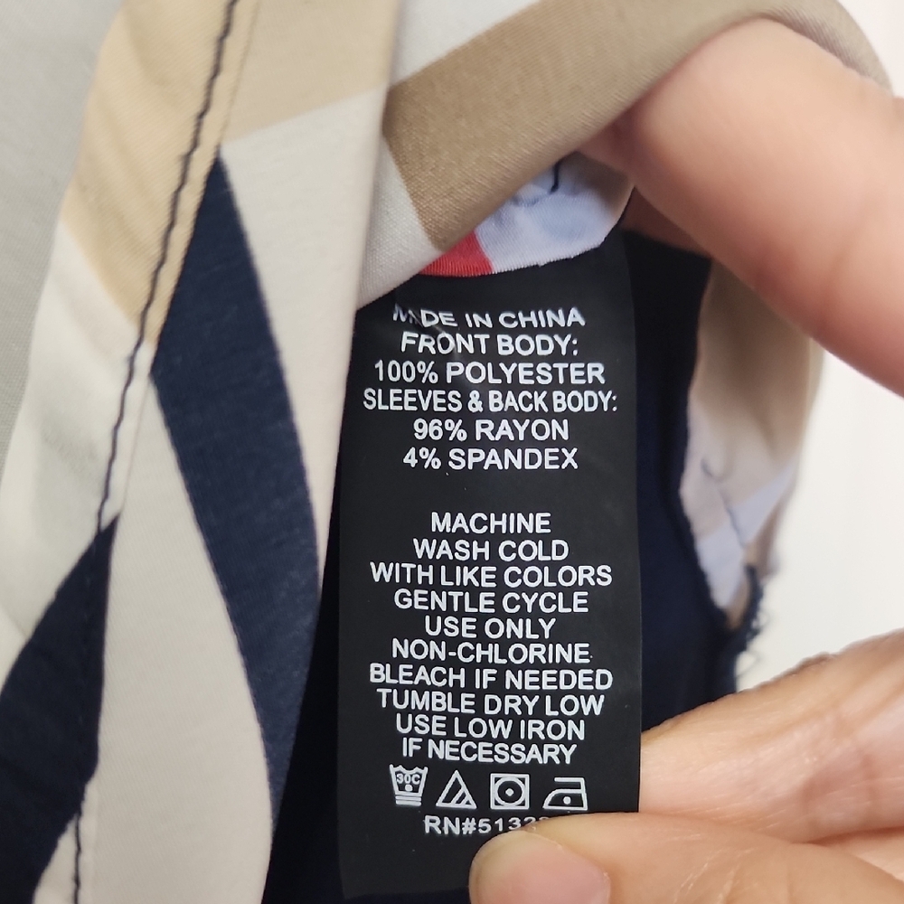Vince Camuto Blue and Red Graphic Short Sleeve T-Shirt - Picture 5 of 5